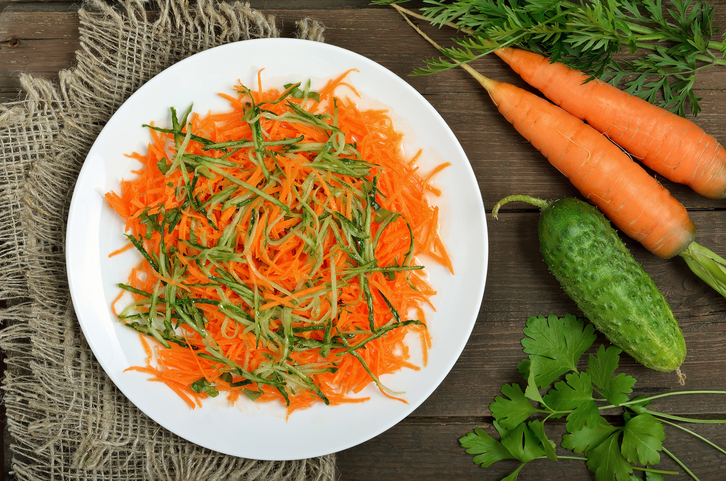 Karotten und Meeresspaghetti Salat